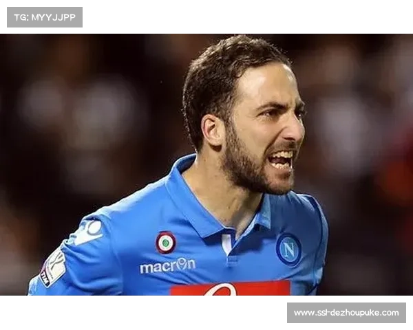 前拉齐奥后卫西维利亚自曝与托蒂场下冲突往事